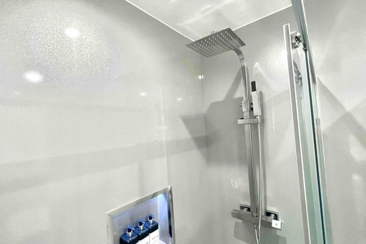 Stunning Luxury Apartment Near Motherwell 威萧 外观 照片